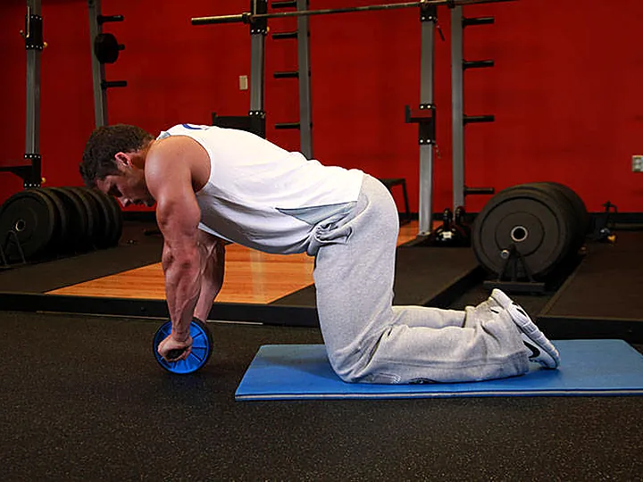Ab Wheel Rollout: starting position