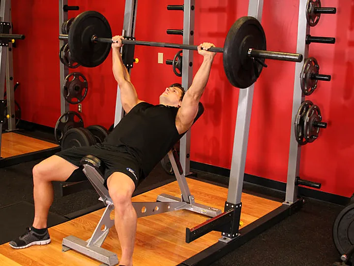 Incline Barbell Bench Press: starting position
