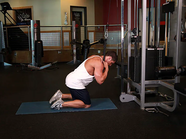 Cable Crunch: starting position