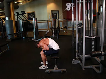 Скручивания сидя на блоке