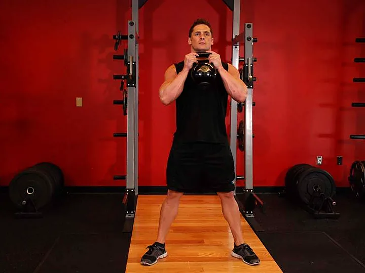 Goblet Squat: starting position