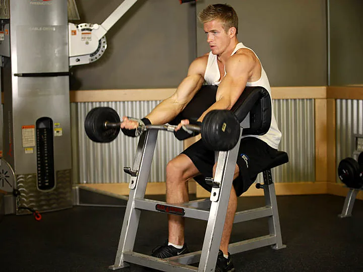 Preacher Curl: starting position