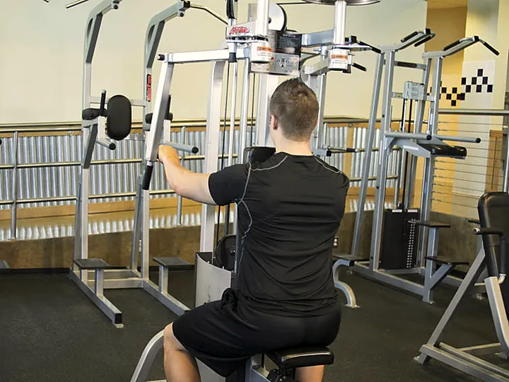 Reverse Pec Deck Fly: starting position