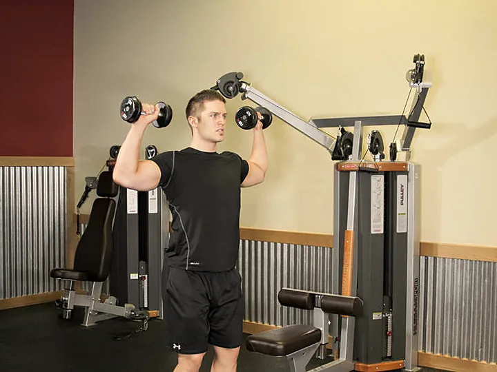 Standing Dumbbell Shoulder Press: starting position
