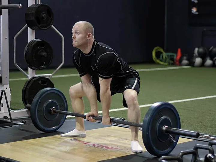 Sumo Deadlift: starting position