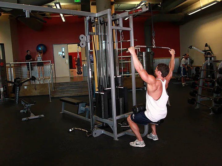 Lat Pulldown: starting position